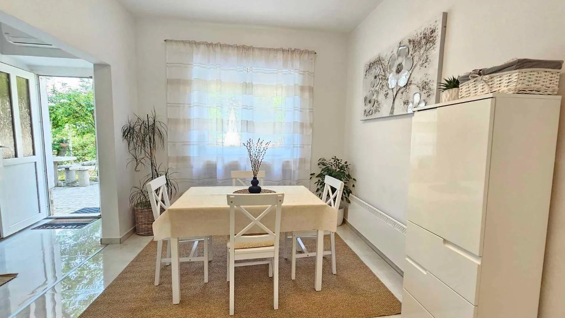 Apartment In Novi Vinodolski 30404